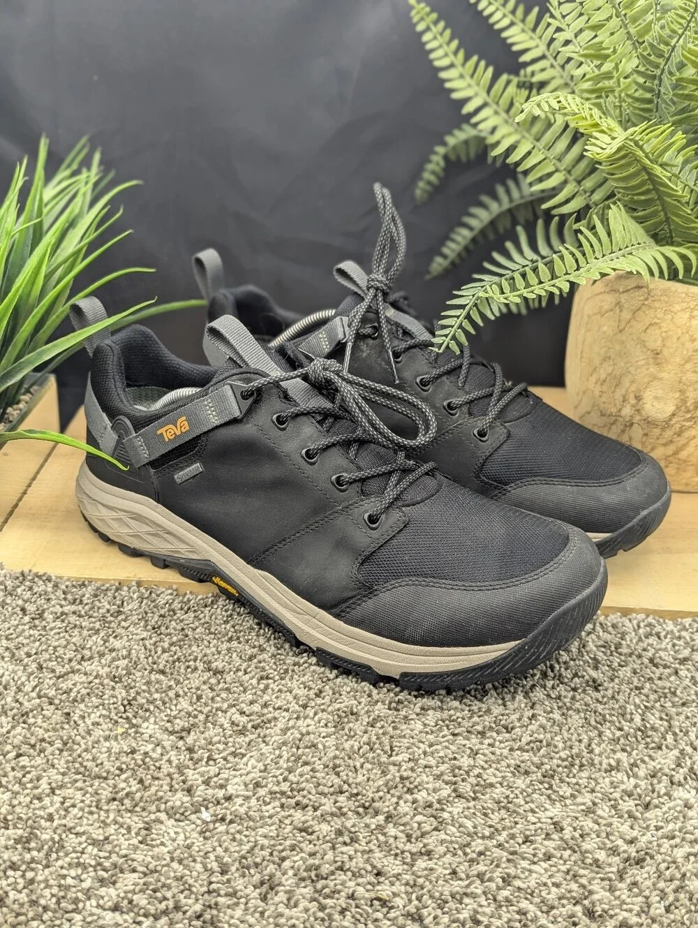 Teva Grandview GTX Mens Size 11.5 Running Hiking Shoes Outdoors Camping